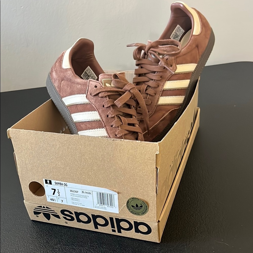 adidas Brown and Cream Sneakers with Classic Stripes EUC